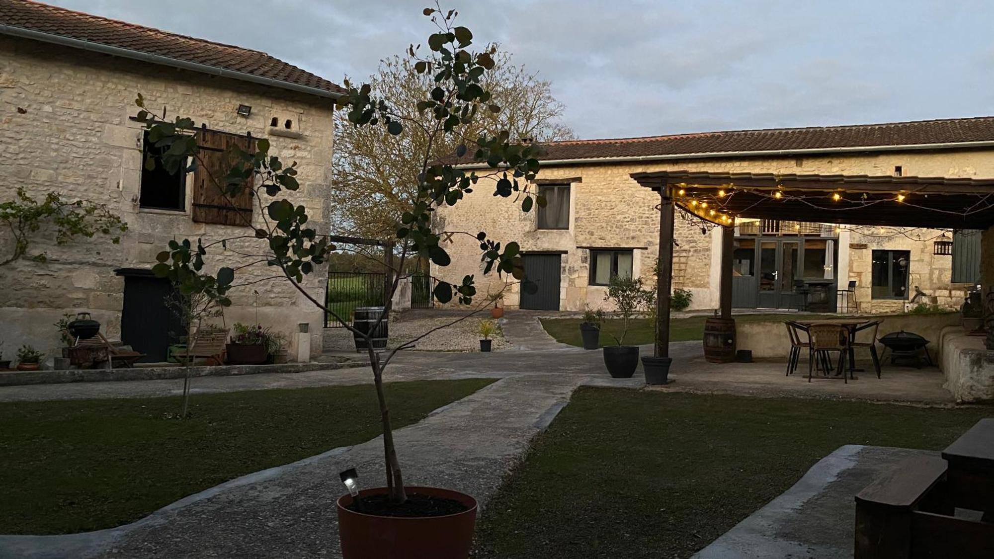 Metairie Des Gacheries Champagne-et-Fontaine Eksteriør billede
