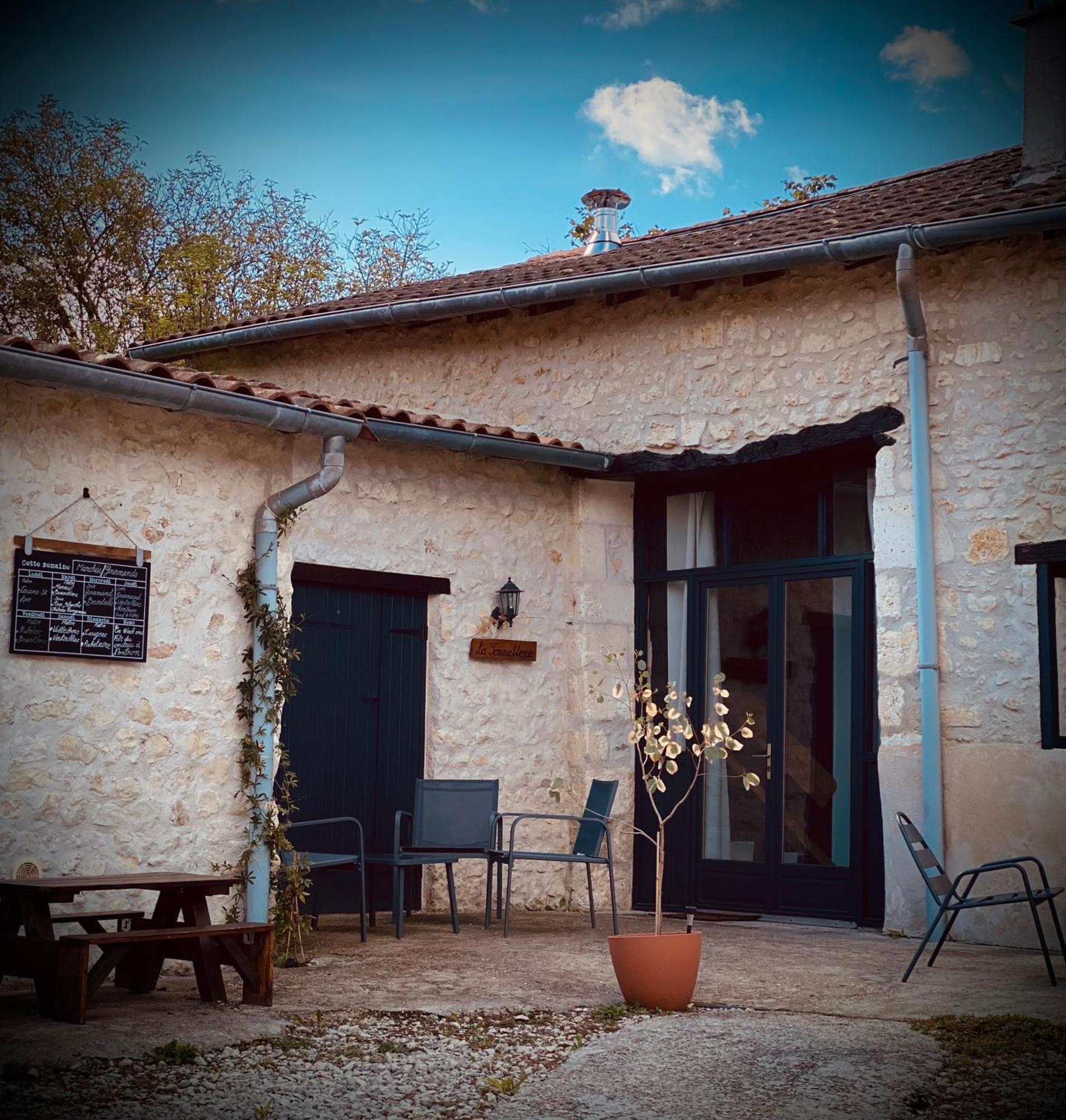 Metairie Des Gacheries Champagne-et-Fontaine Eksteriør billede