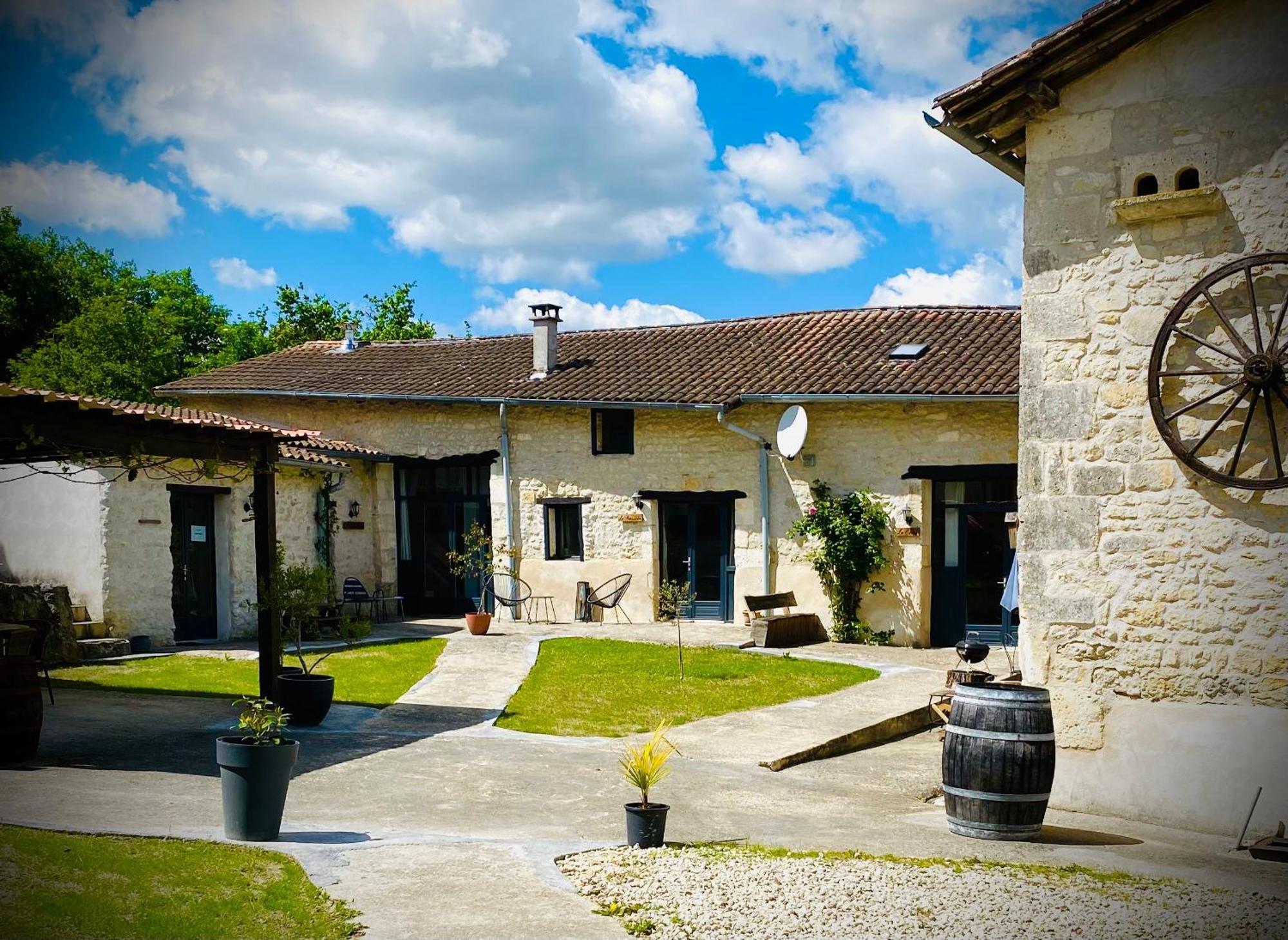 Metairie Des Gacheries Champagne-et-Fontaine Eksteriør billede